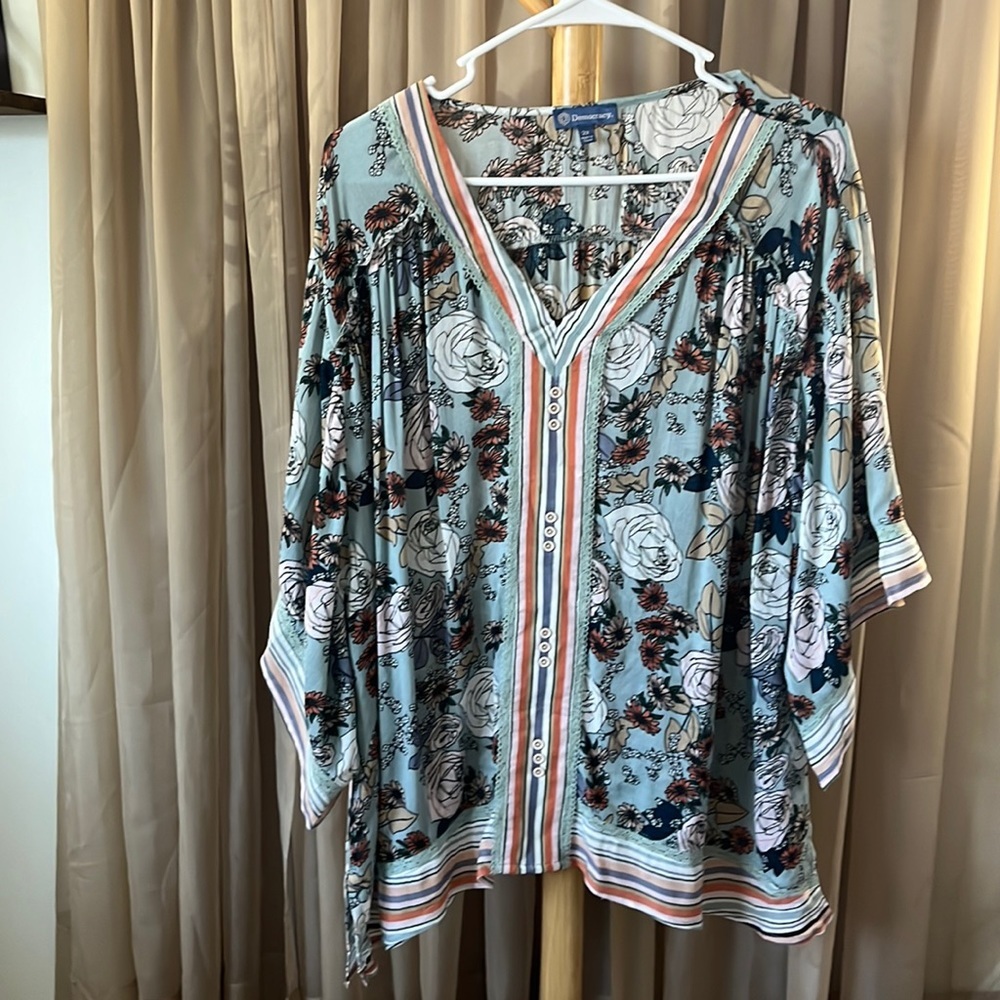 Democracy top size 2X 100% rayon flower pattern Asian inspired $25​